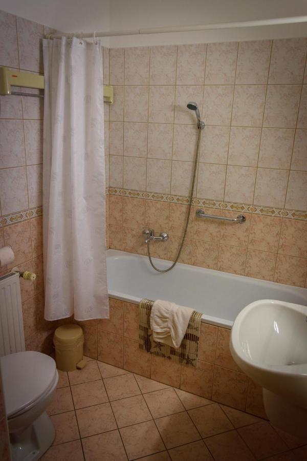 Erika Apartman Sárvár Exterior foto